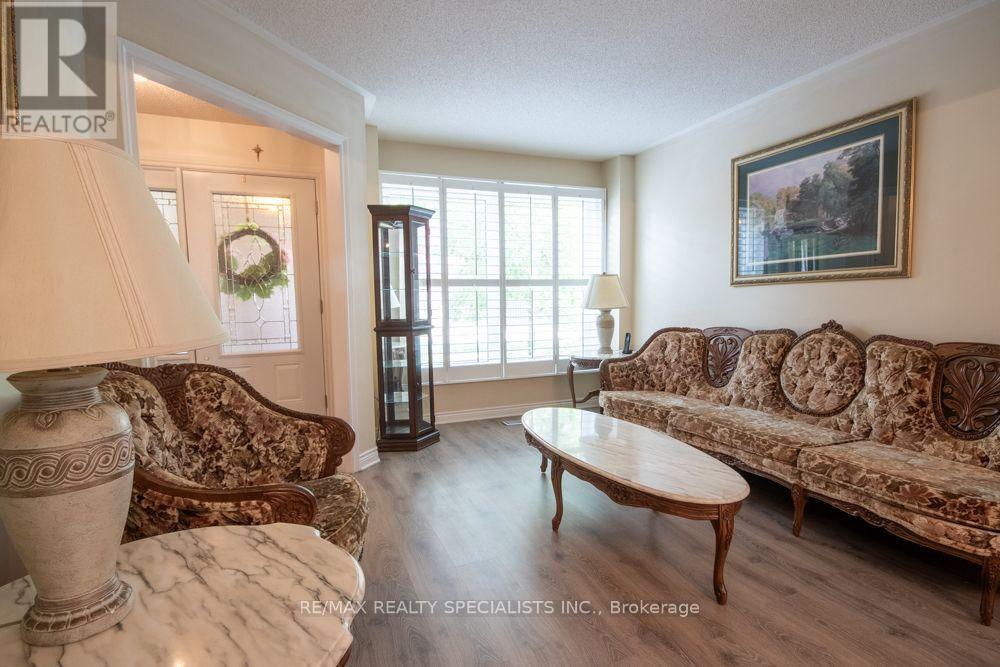 358 Erin Street, Oakville, Ontario  L6H 4P9 - Photo 5 - W13678108