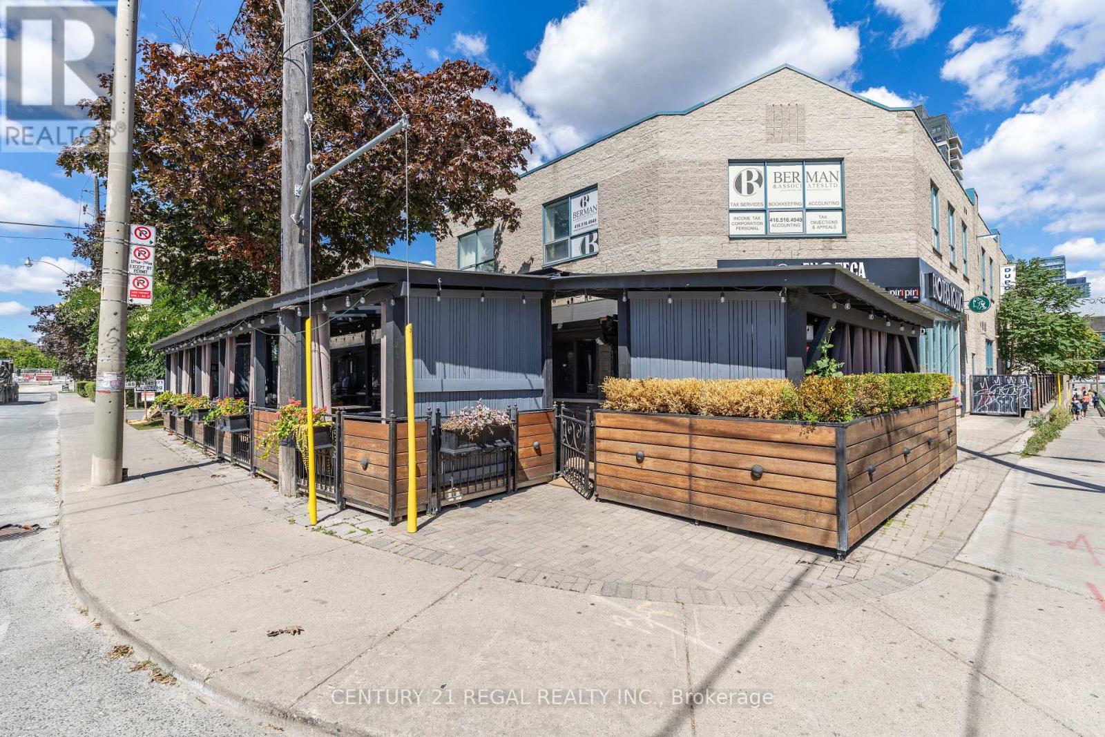 1444 Dupont Street, Toronto, Ontario  M6P 4H3 - Photo 2 - W13624890