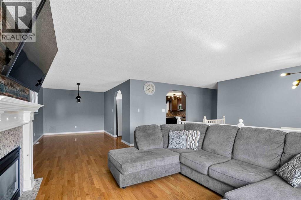 189 Ball Place, Fort Mcmurray, Alberta  T9K 2A6 - Photo 5 - A2336903