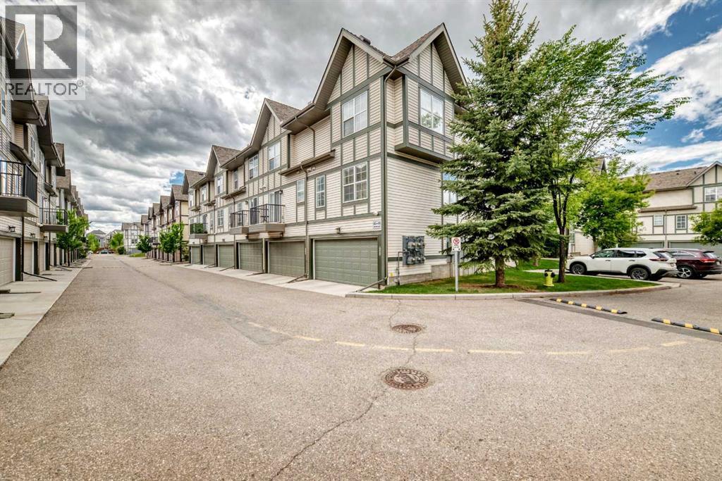 413 Cranford Court, Calgary, Alberta  T3M 0W1 - Photo 4 - A2320590