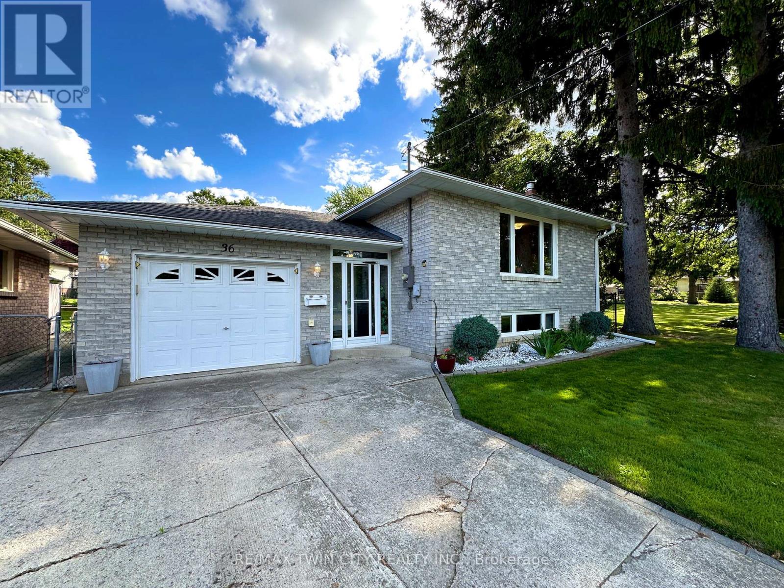 36 Oakhill Drive N, Brantford, Ontario  N3T 1R1 - Photo 4 - X13689326