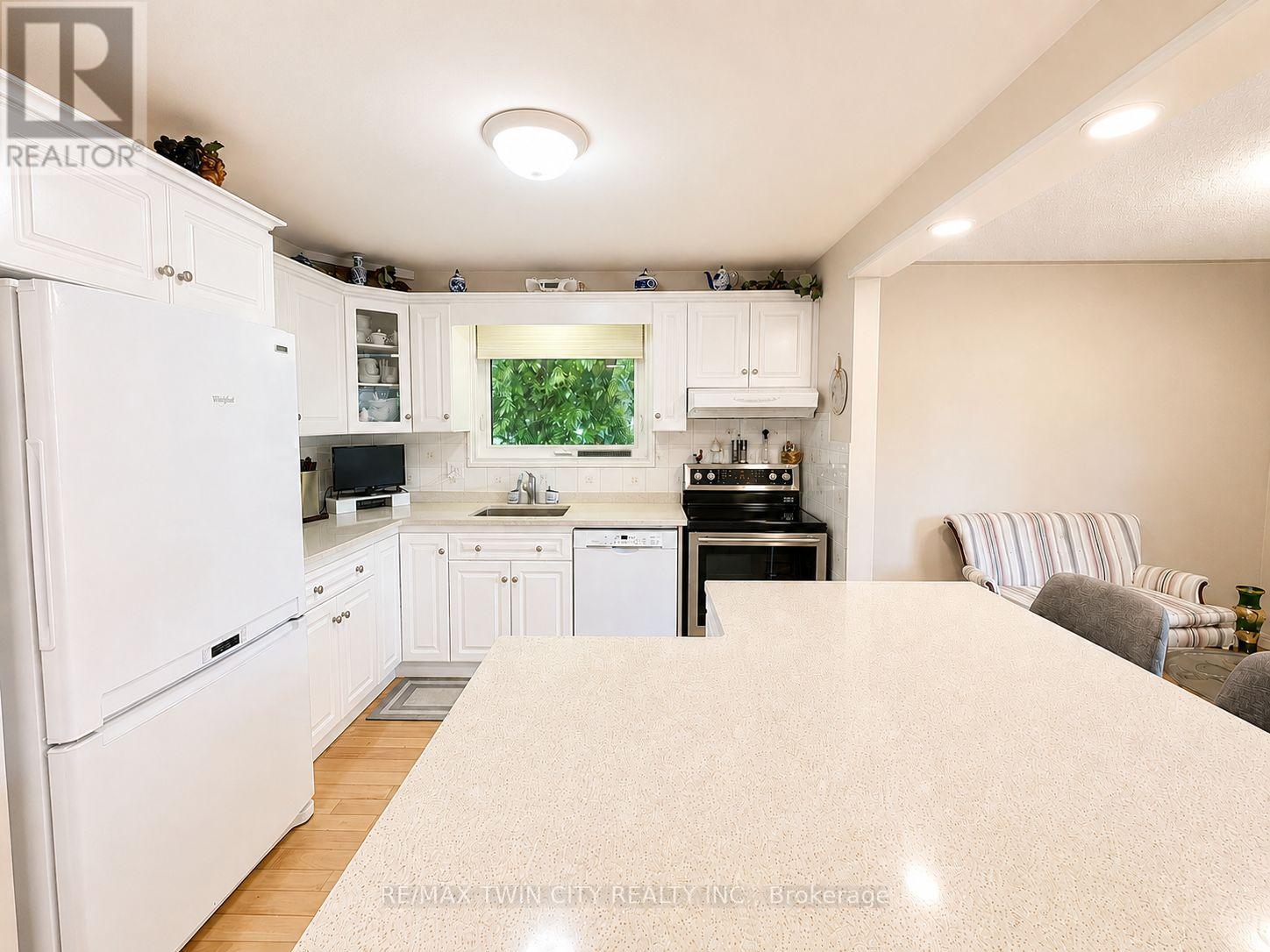 36 Oakhill Drive N, Brantford, Ontario  N3T 1R1 - Photo 9 - X13689326