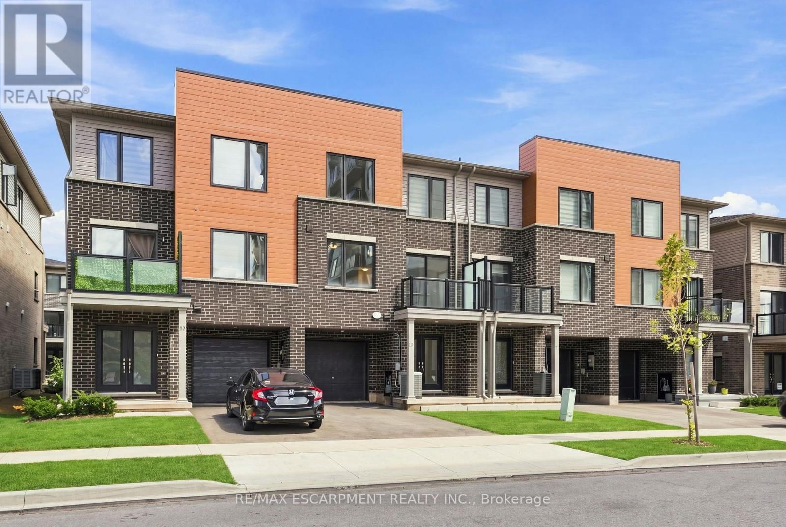 119 - 19 Roxanne Drive, Hamilton, Ontario  L8H 0B6 - Photo 2 - X13689348