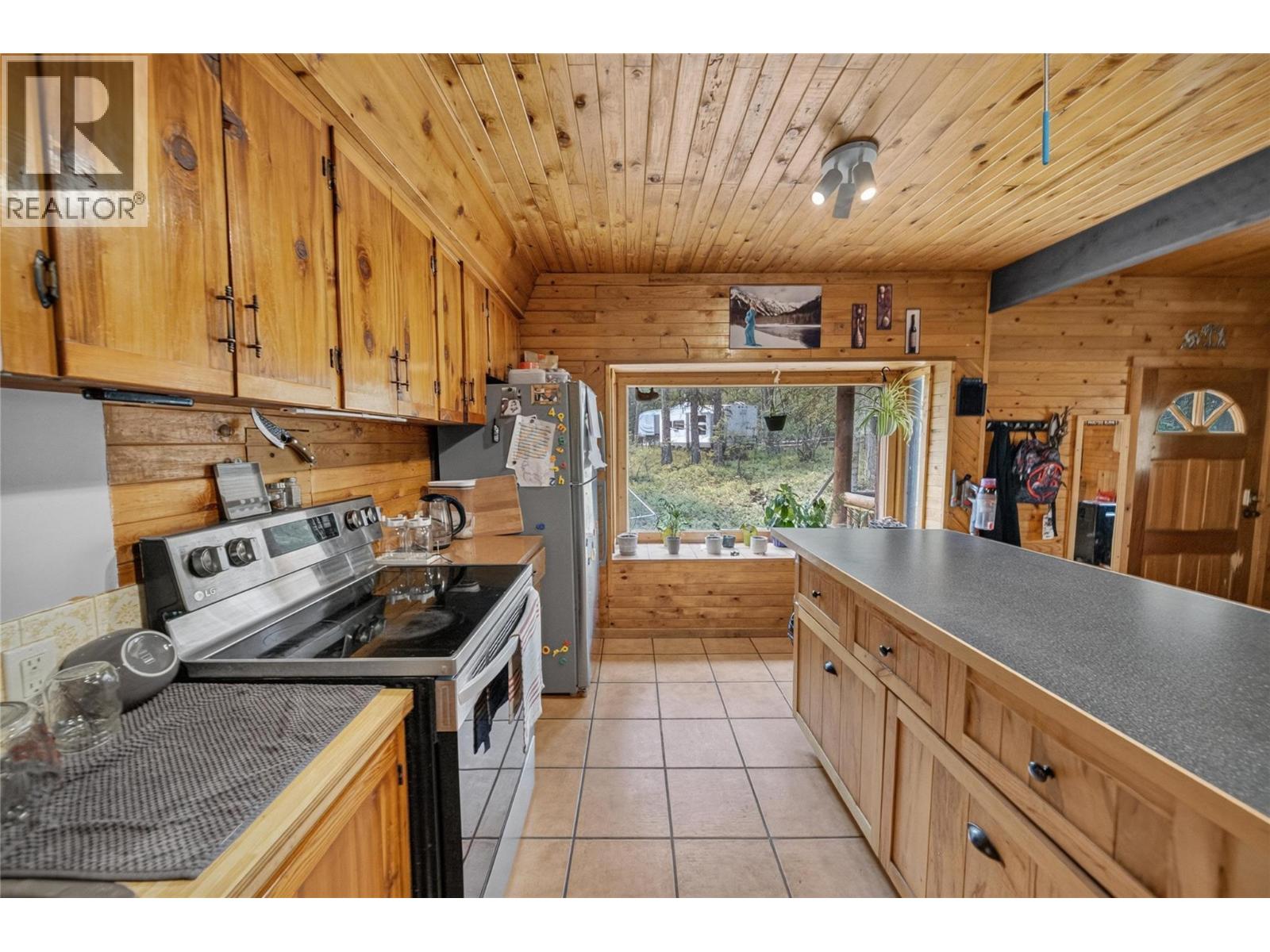 6365 Murray Road, Jaffray, British Columbia V0B 1T0 - Photo 5 - 10397903