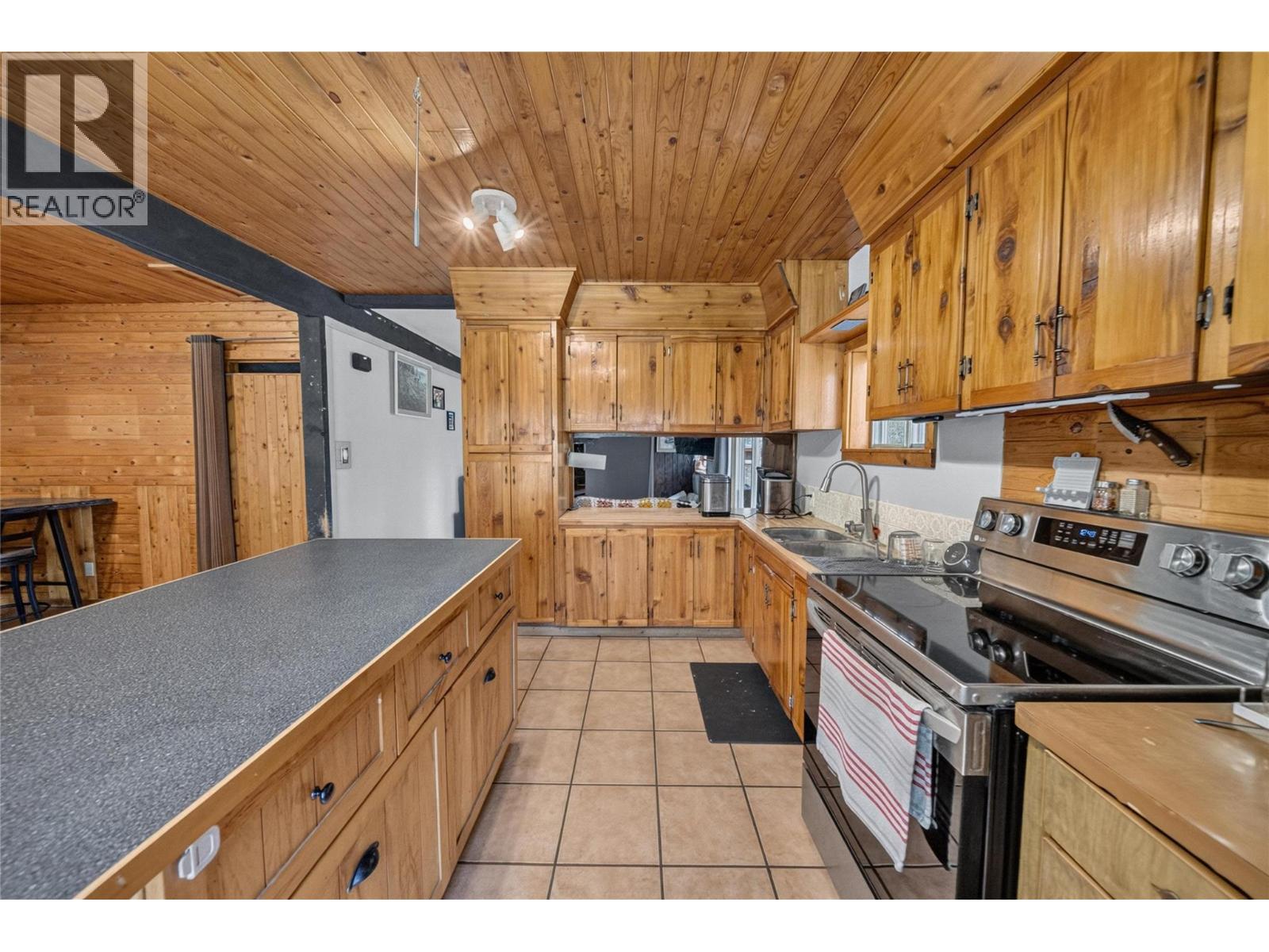 6365 Murray Road, Jaffray, British Columbia V0B 1T0 - Photo 6 - 10397903