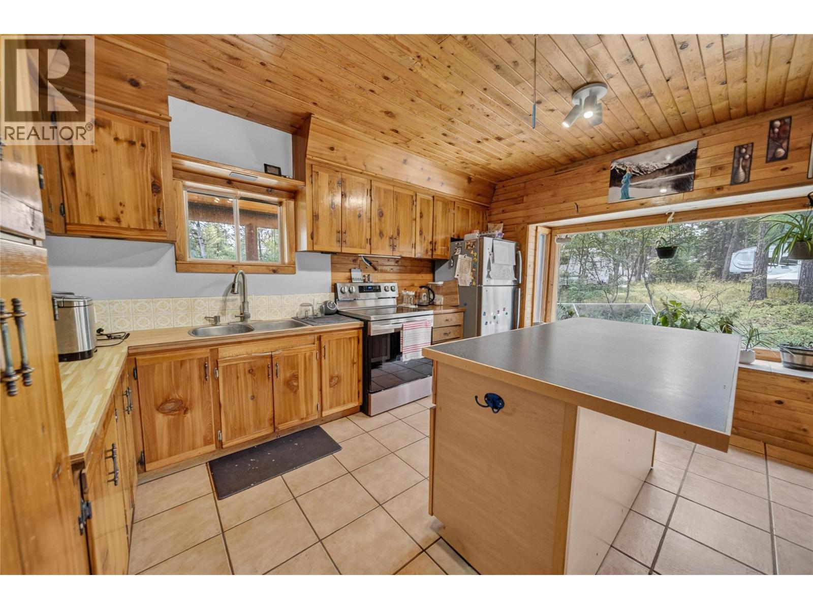6365 Murray Road, Jaffray, British Columbia V0B 1T0 - Photo 9 - 10397903