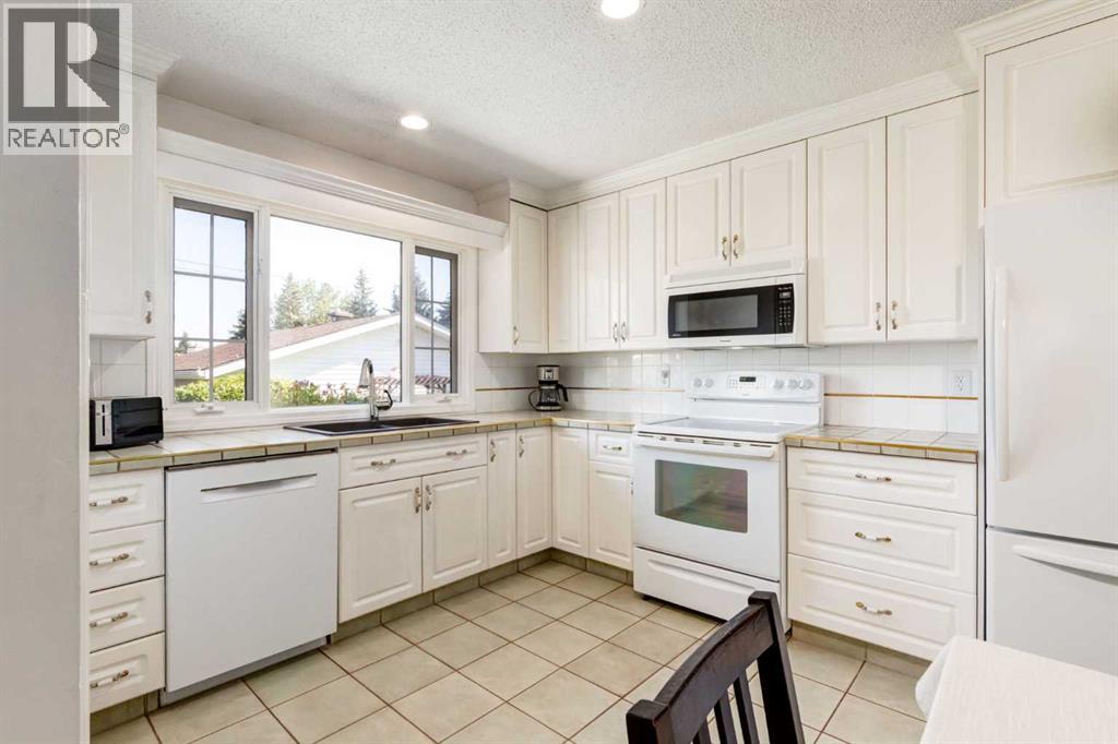 2512 106 Avenue SW, Calgary, Alberta  T2W 2H9 - Photo 8 - A2335121