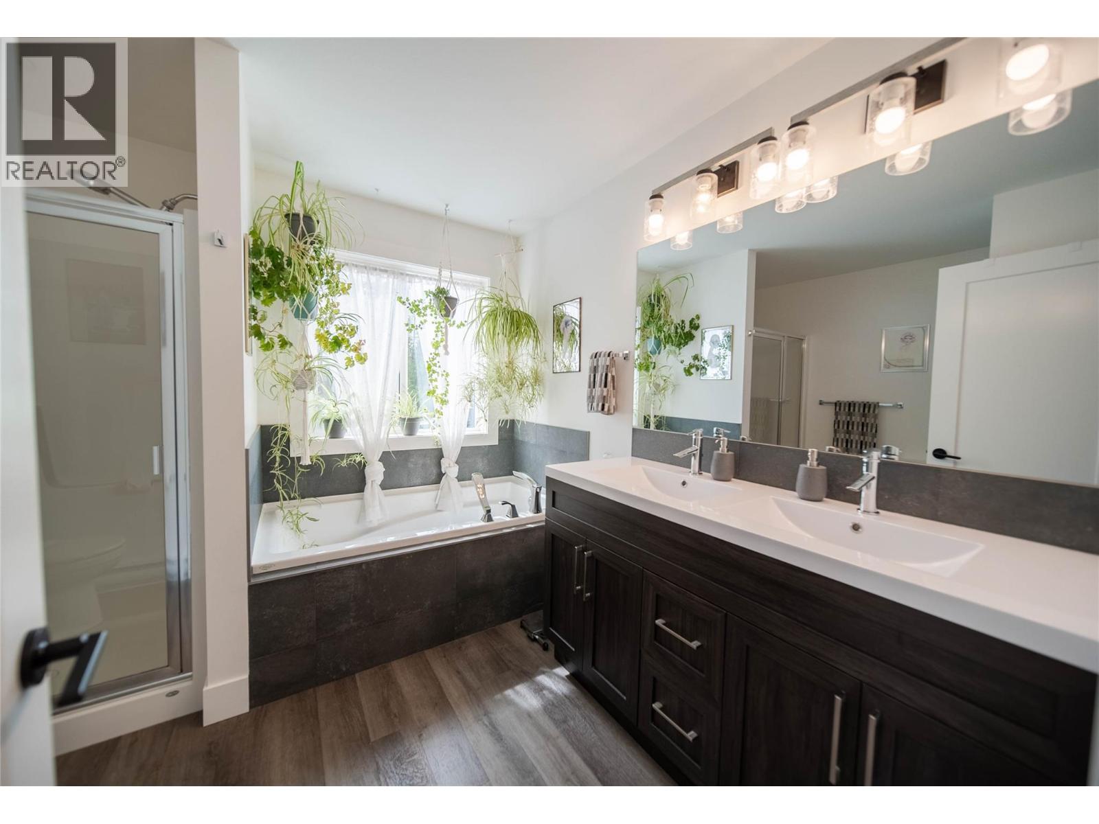 4165 93 Highway, Grasmere, British Columbia  V0B 1R0 - Photo 11 - 10398125