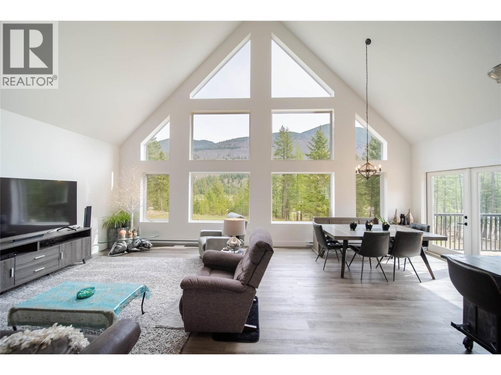 4165 93 Highway, Grasmere, British Columbia  V0B 1R0 - Photo 21 - 10398125