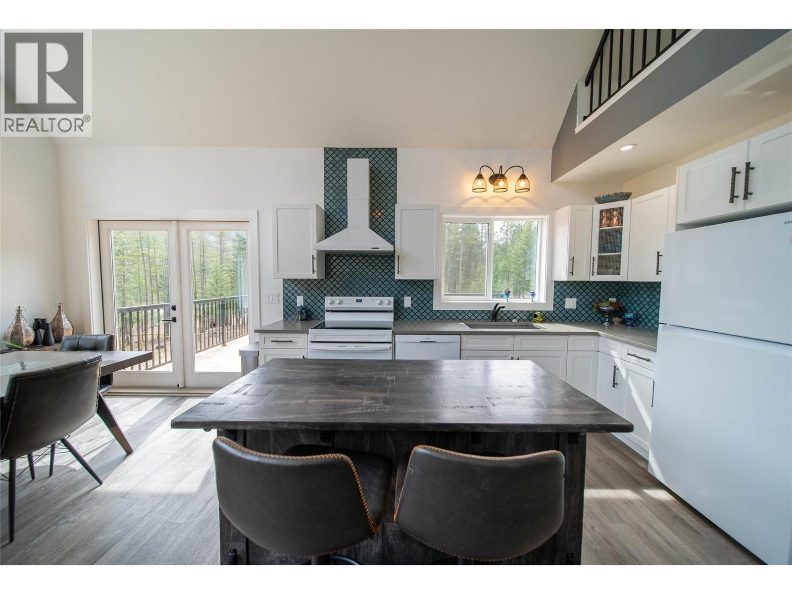 4165 93 Highway, Grasmere, British Columbia  V0B 1R0 - Photo 27 - 10398125