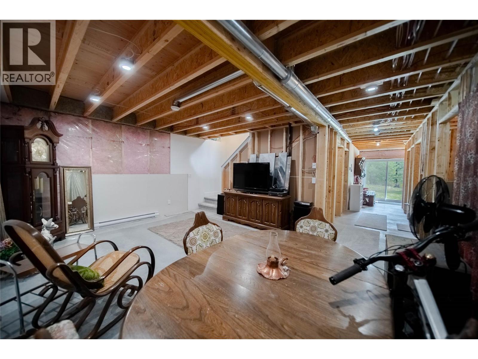4165 93 Highway, Grasmere, British Columbia  V0B 1R0 - Photo 42 - 10398125