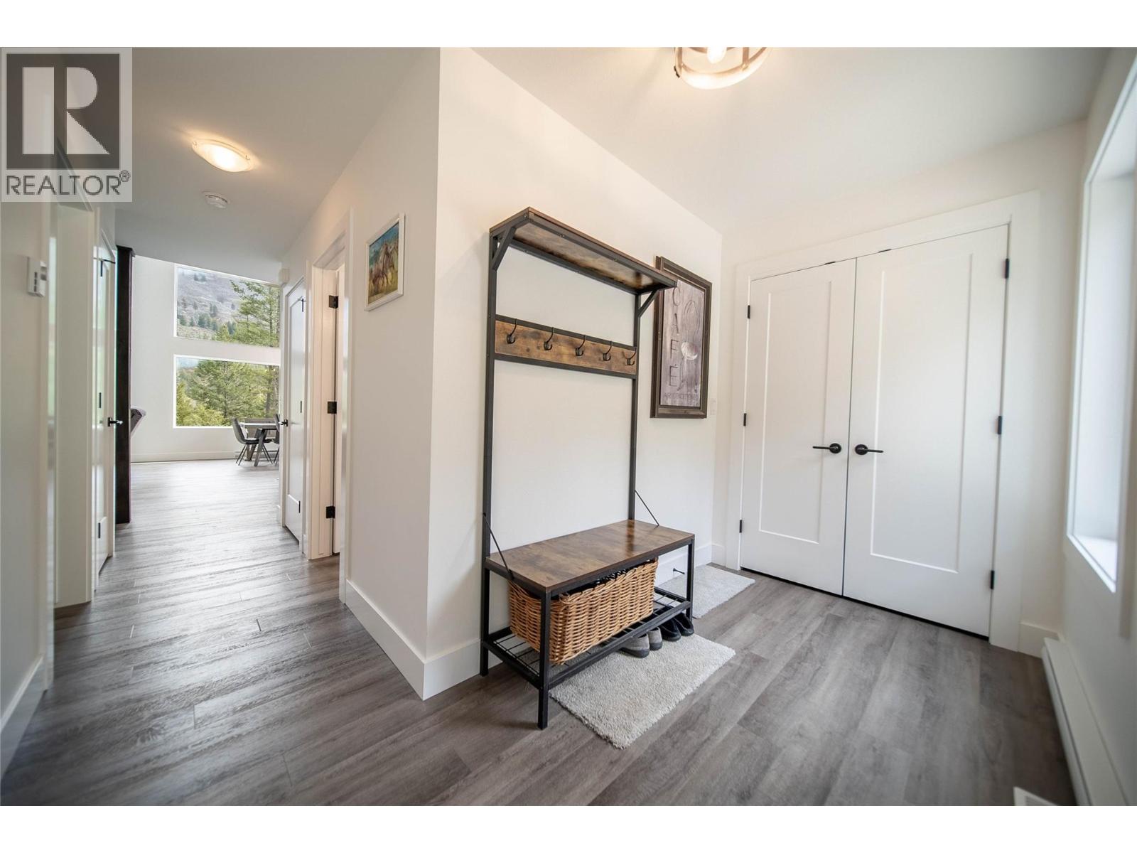 4165 93 Highway, Grasmere, British Columbia  V0B 1R0 - Photo 9 - 10398125