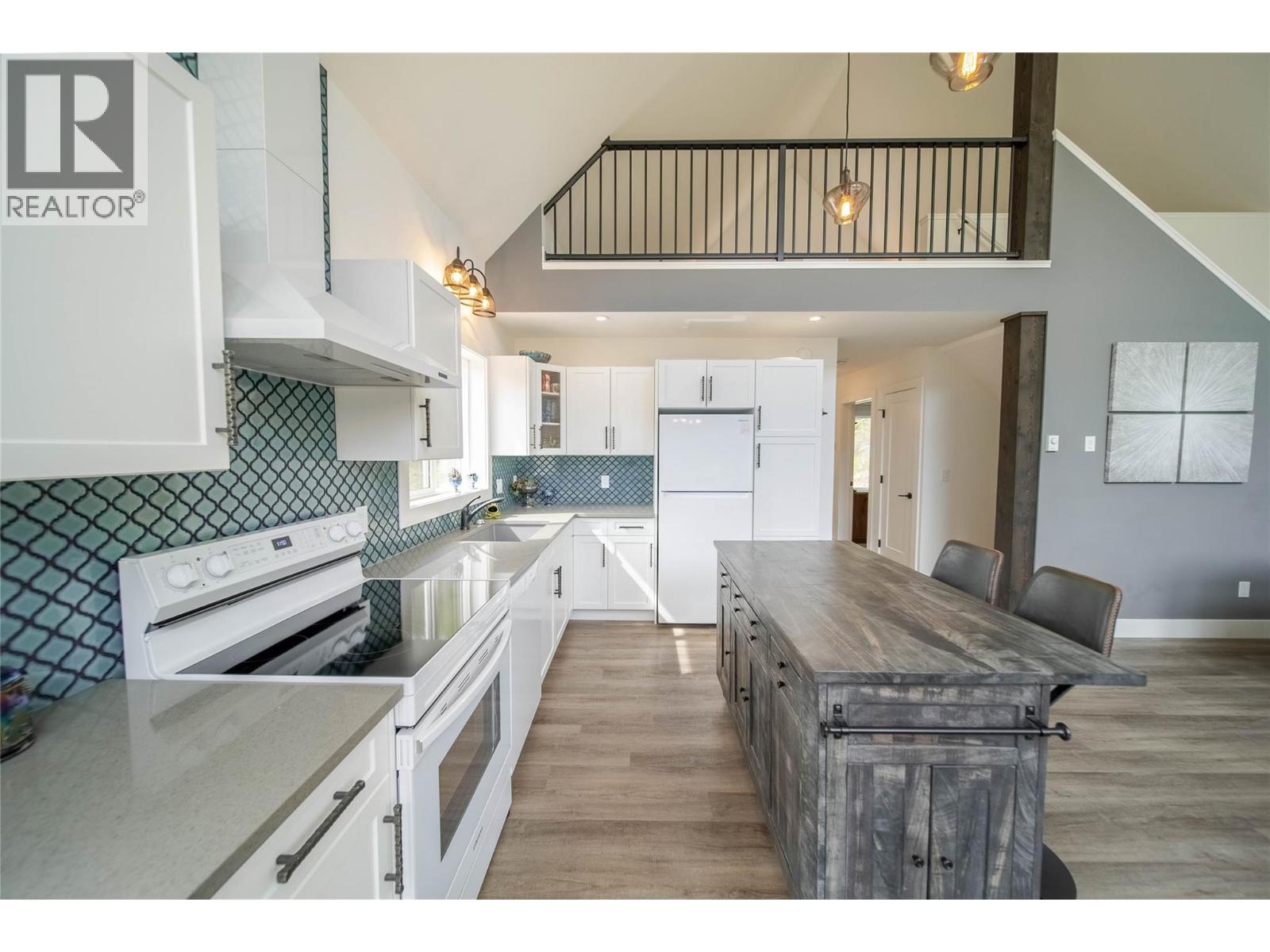 4165 93 Highway, Grasmere, British Columbia  V0B 1R0 - Photo 25 - 10398125