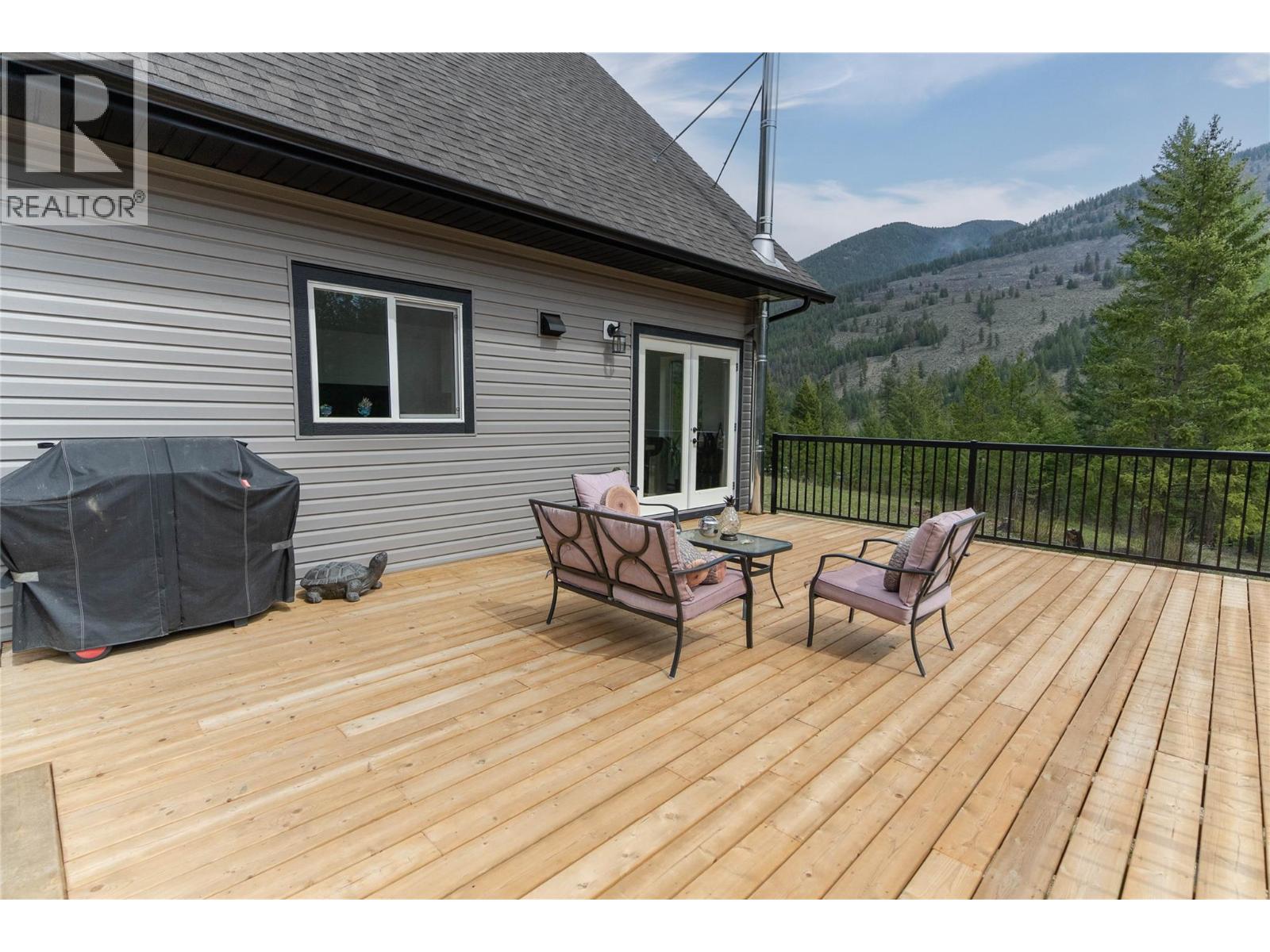 4165 93 Highway, Grasmere, British Columbia  V0B 1R0 - Photo 60 - 10398125