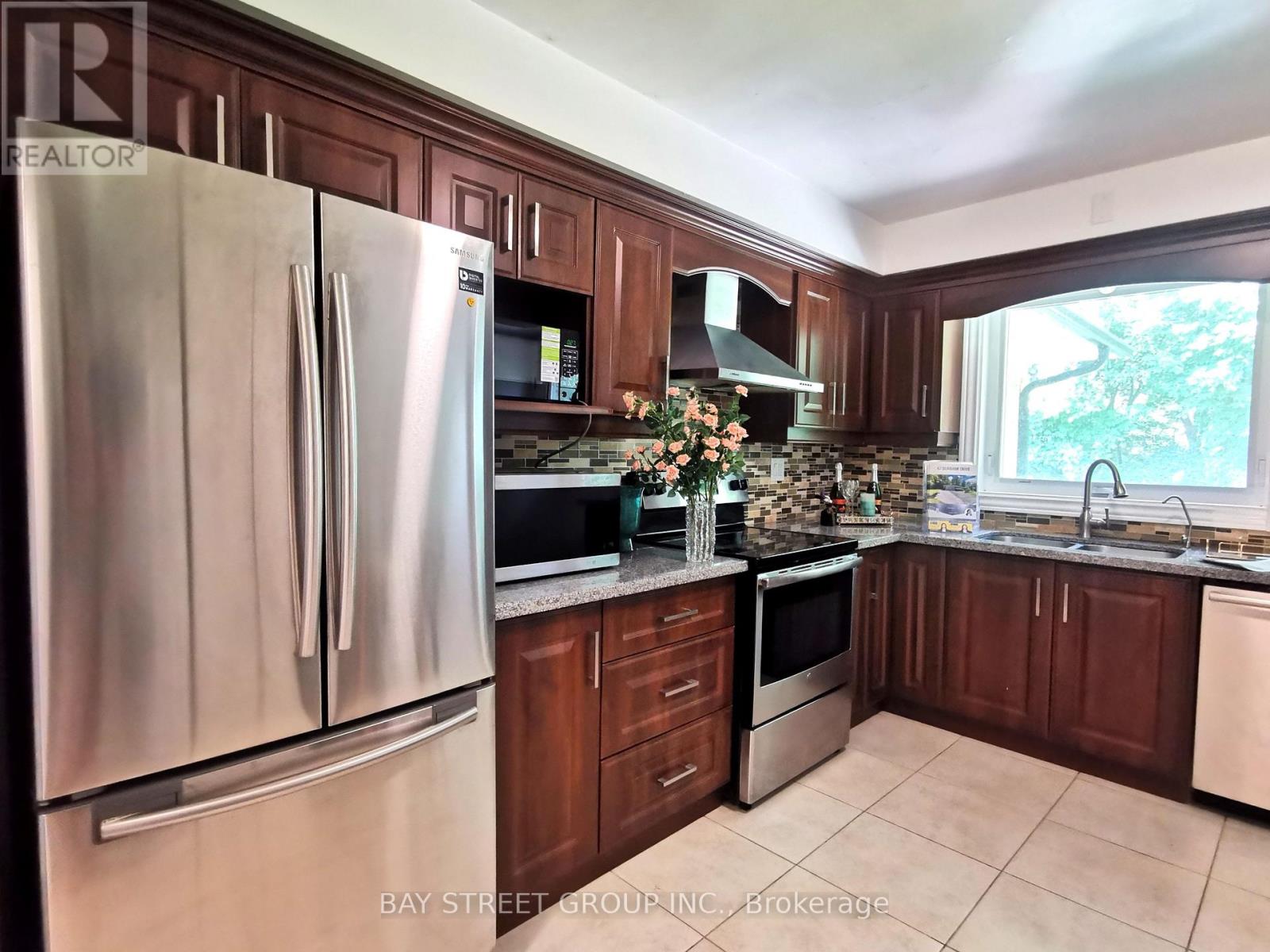 67 Burbank Drive, Toronto, Ontario M2K 1N3 - Photo 10 - C13685632