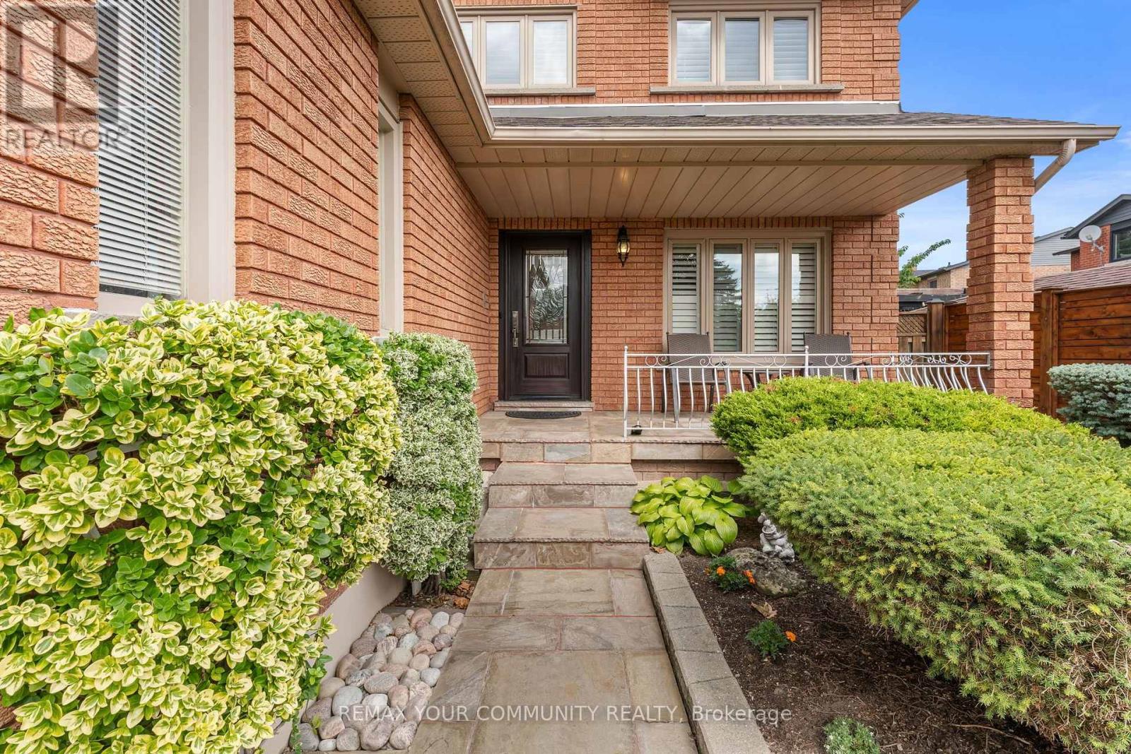 4 Tomel Court, Caledon, Ontario  L7E 1B2 - Photo 4 - W13686316