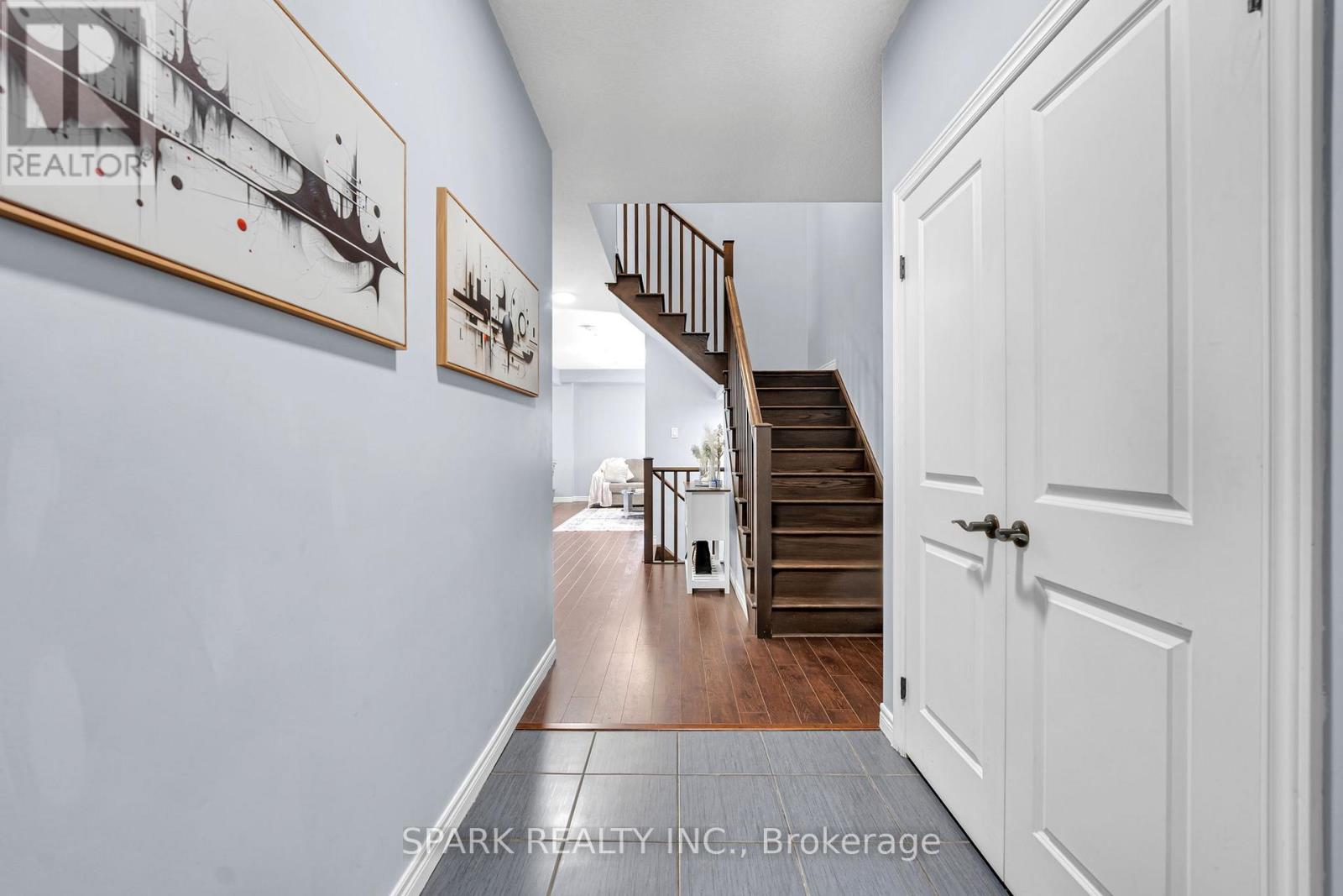 4 Cutts Crescent, Hamilton, Ontario  L0R 1C0 - Photo 3 - X13574818