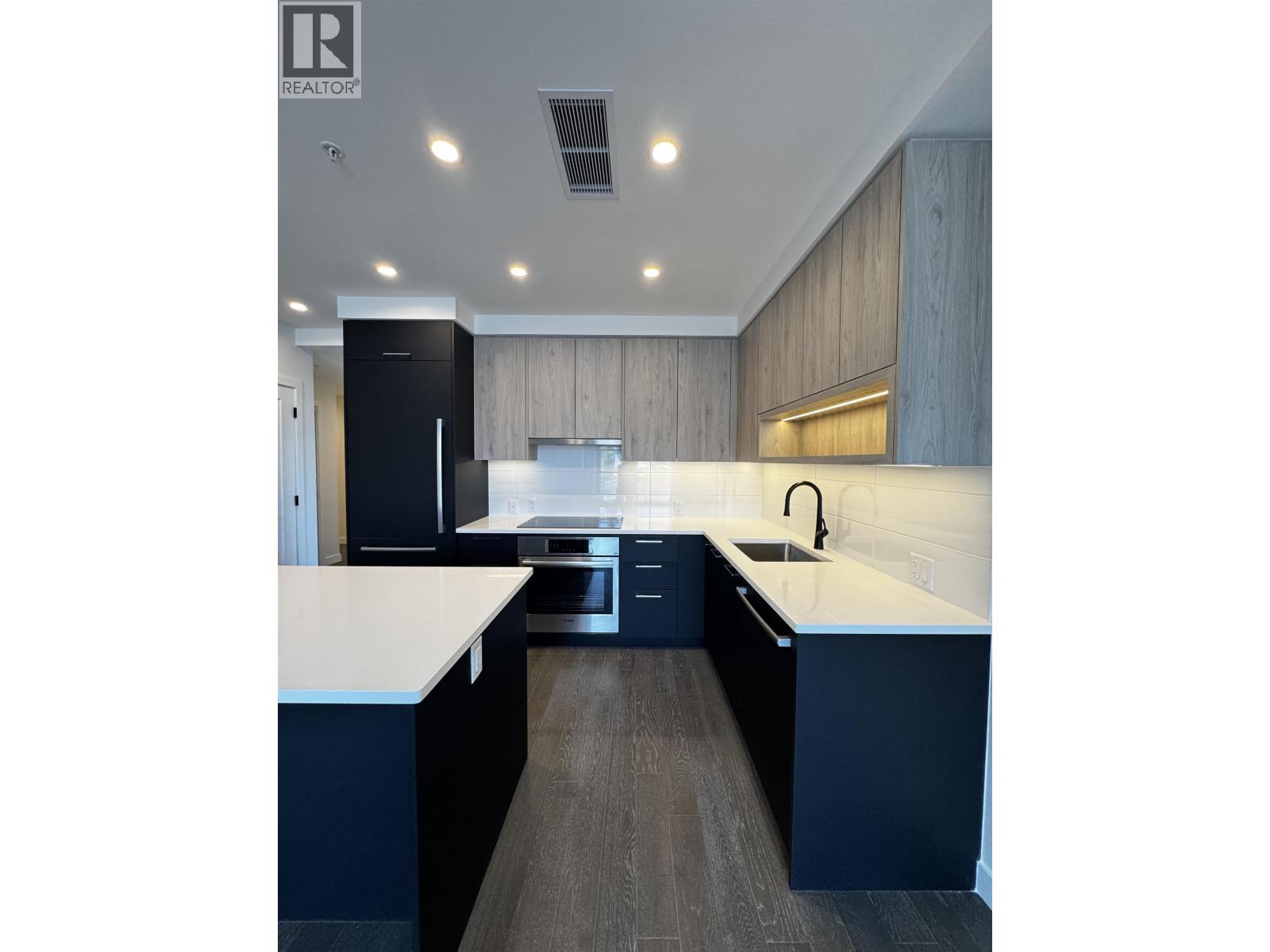 211 8398 Oak Street, Vancouver, British Columbia  V6P 0L9 - Photo 2 - R3156936