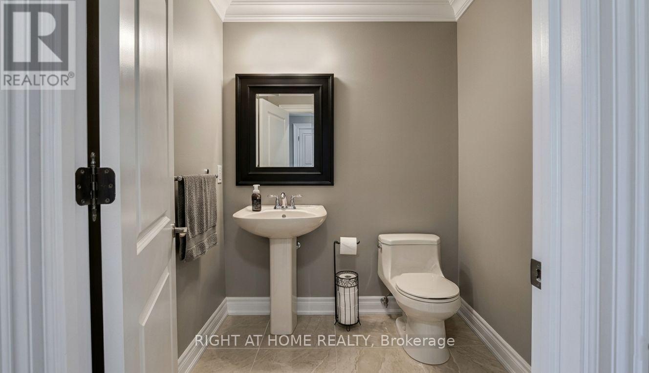 17 Bond Crescent, Richmond Hill, Ontario  L4E 3K2 - Photo 8 - N13685208