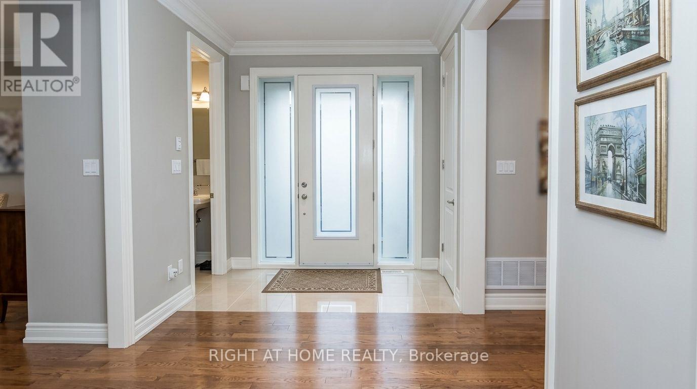 17 Bond Crescent, Richmond Hill, Ontario  L4E 3K2 - Photo 7 - N13685208