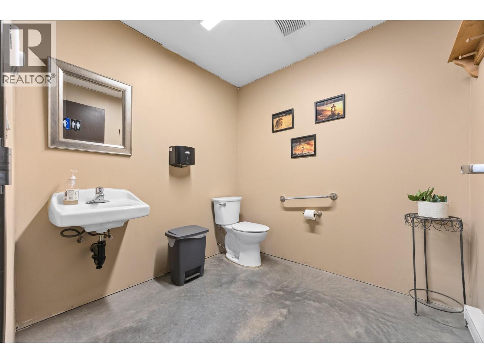 5755 97 Highway, Falkland, British Columbia  V0E 1W0 - Photo 25 - 10398119