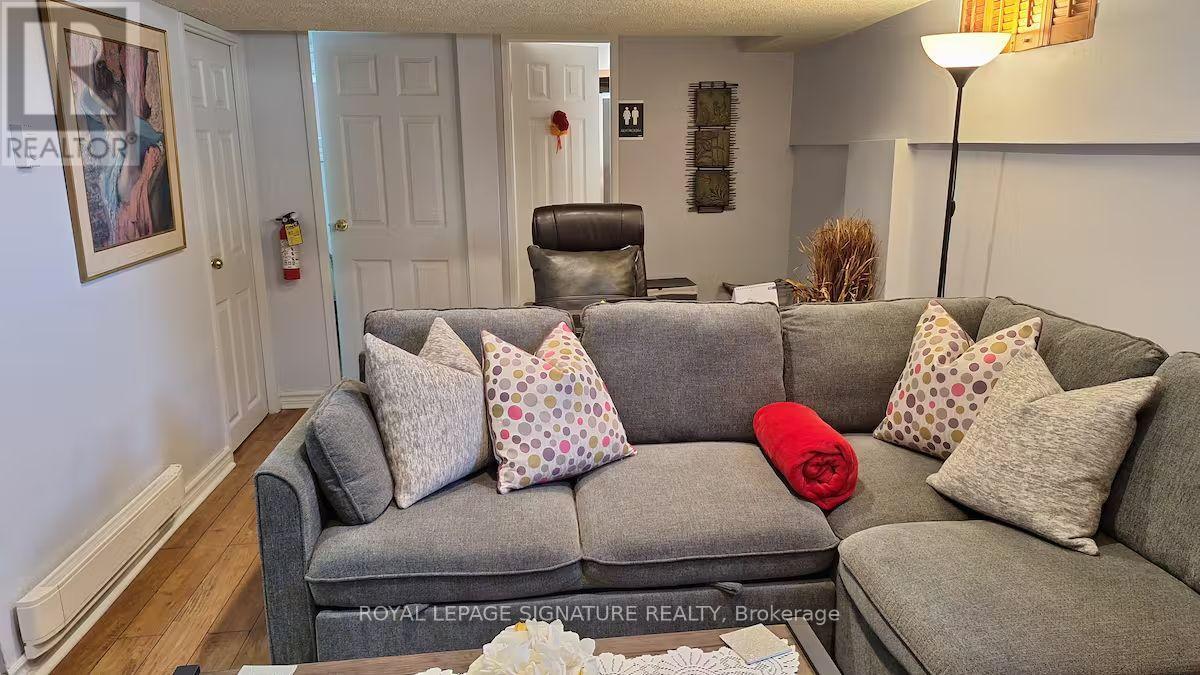6 Blairville Street, Toronto, Ontario  M3H 5Y5 - Photo 2 - C13689372