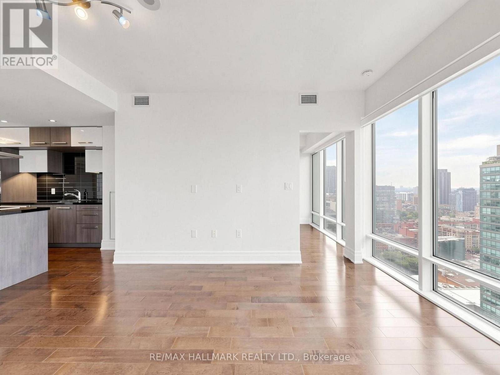 2711 - 8 The Esplanade Avenue, Toronto, Ontario  M5E 0A6 - Photo 11 - C13689380