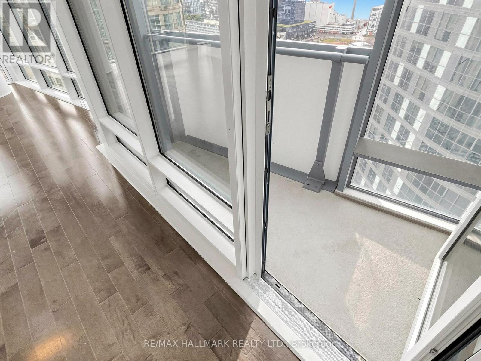 2711 - 8 The Esplanade Avenue, Toronto, Ontario  M5E 0A6 - Photo 12 - C13689380