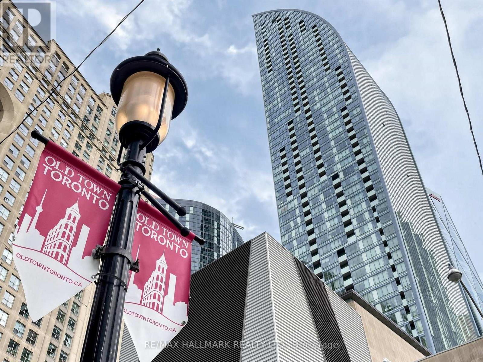 2711 - 8 The Esplanade Avenue, Toronto, Ontario  M5E 0A6 - Photo 2 - C13689380