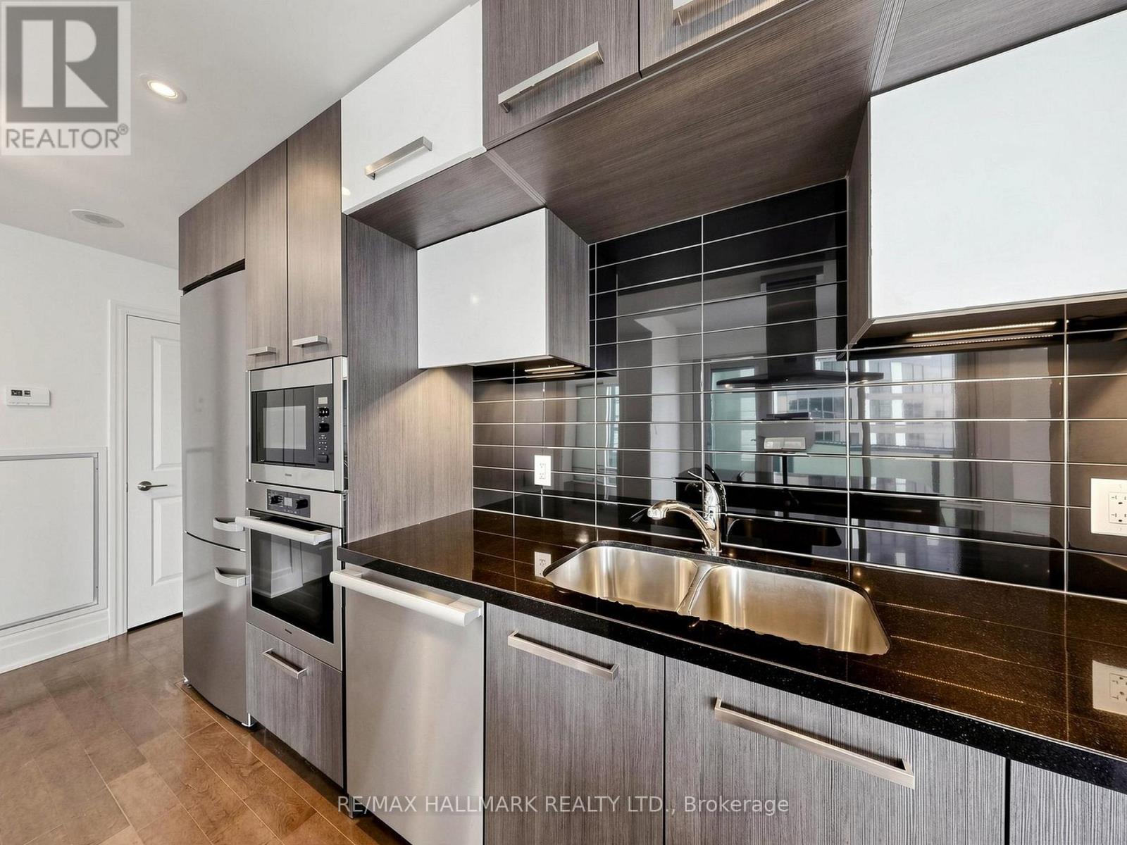 2711 - 8 The Esplanade Avenue, Toronto, Ontario  M5E 0A6 - Photo 21 - C13689380