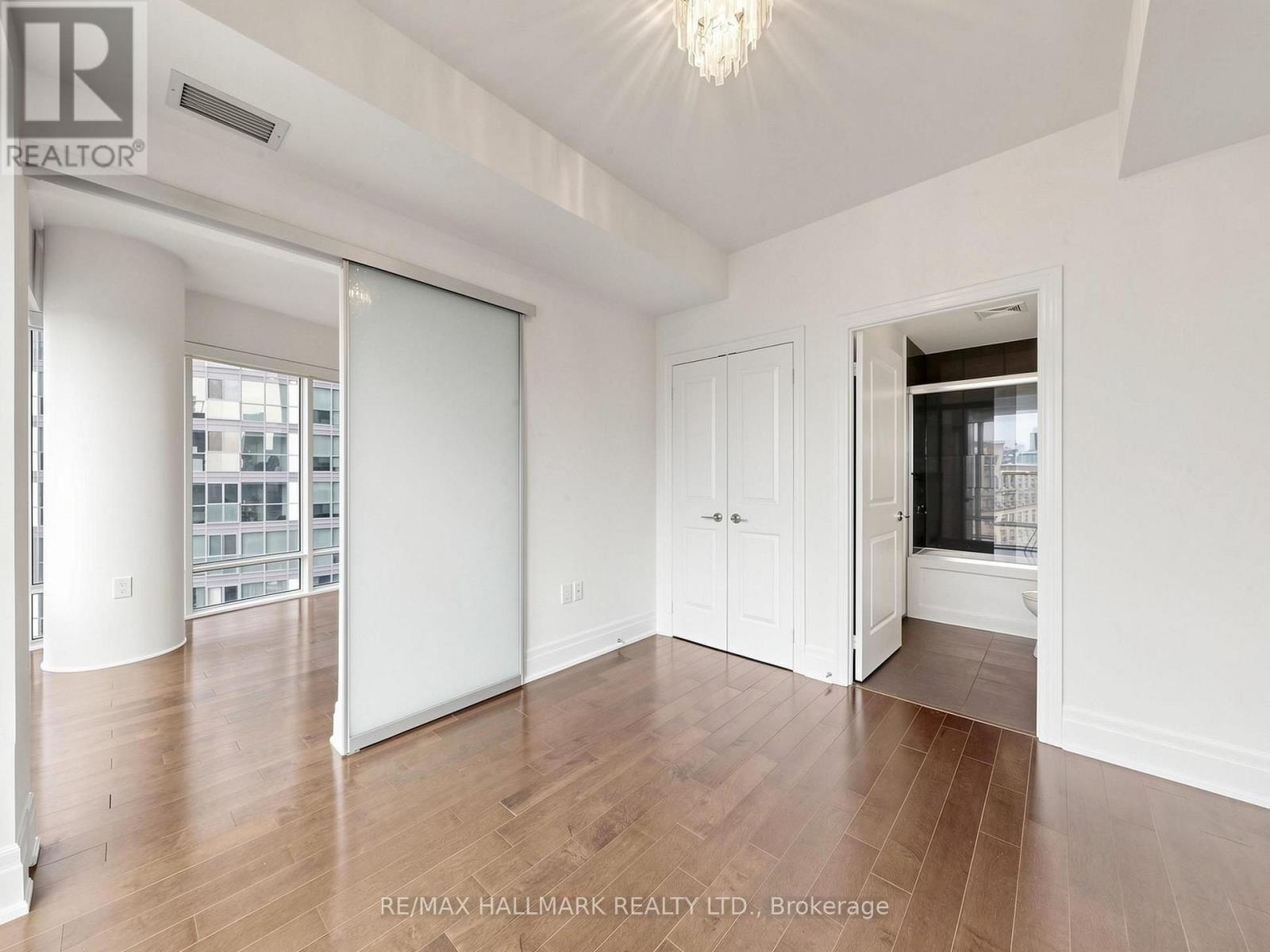 2711 - 8 The Esplanade Avenue, Toronto, Ontario  M5E 0A6 - Photo 28 - C13689380