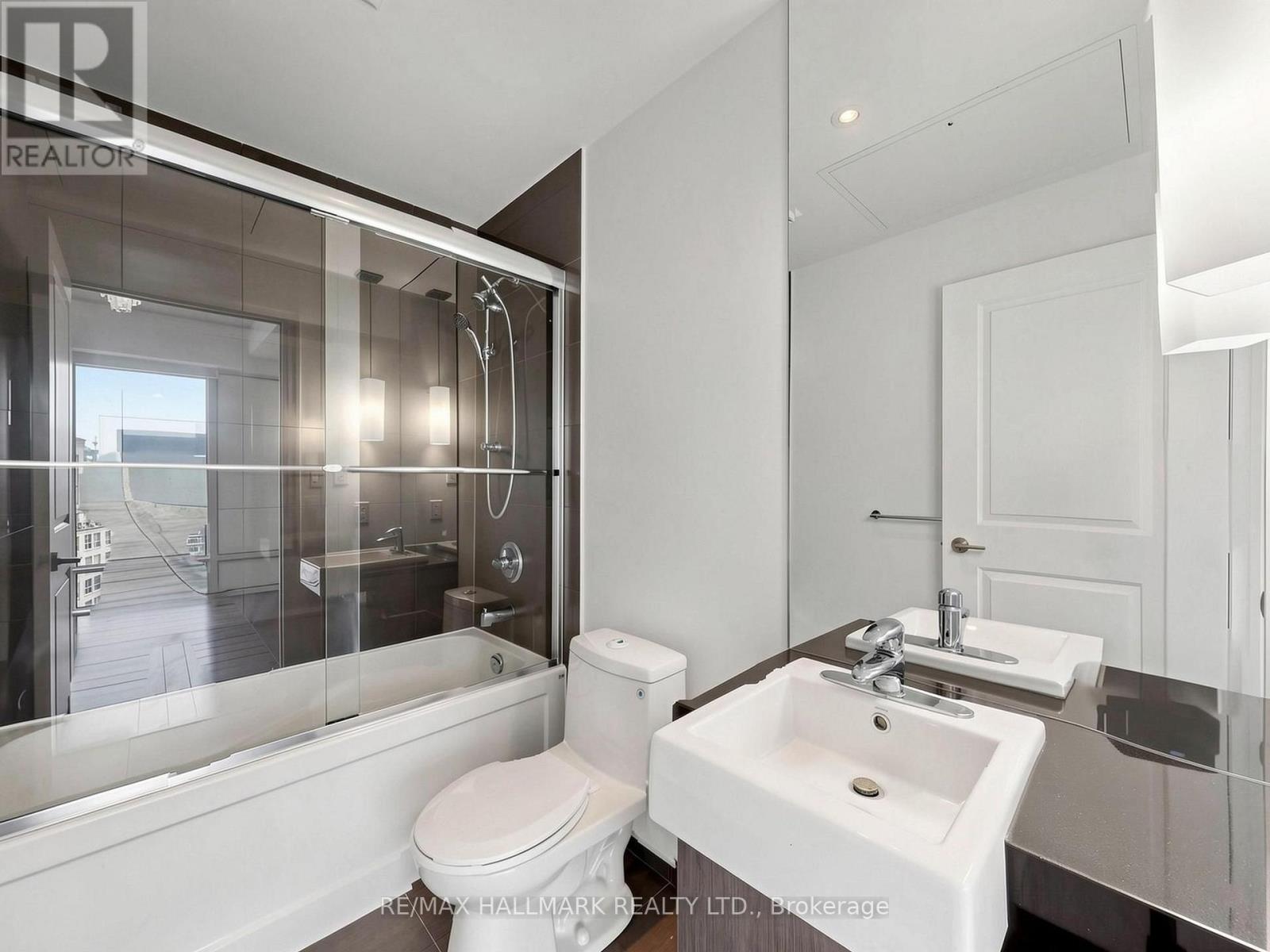 2711 - 8 The Esplanade Avenue, Toronto, Ontario  M5E 0A6 - Photo 29 - C13689380