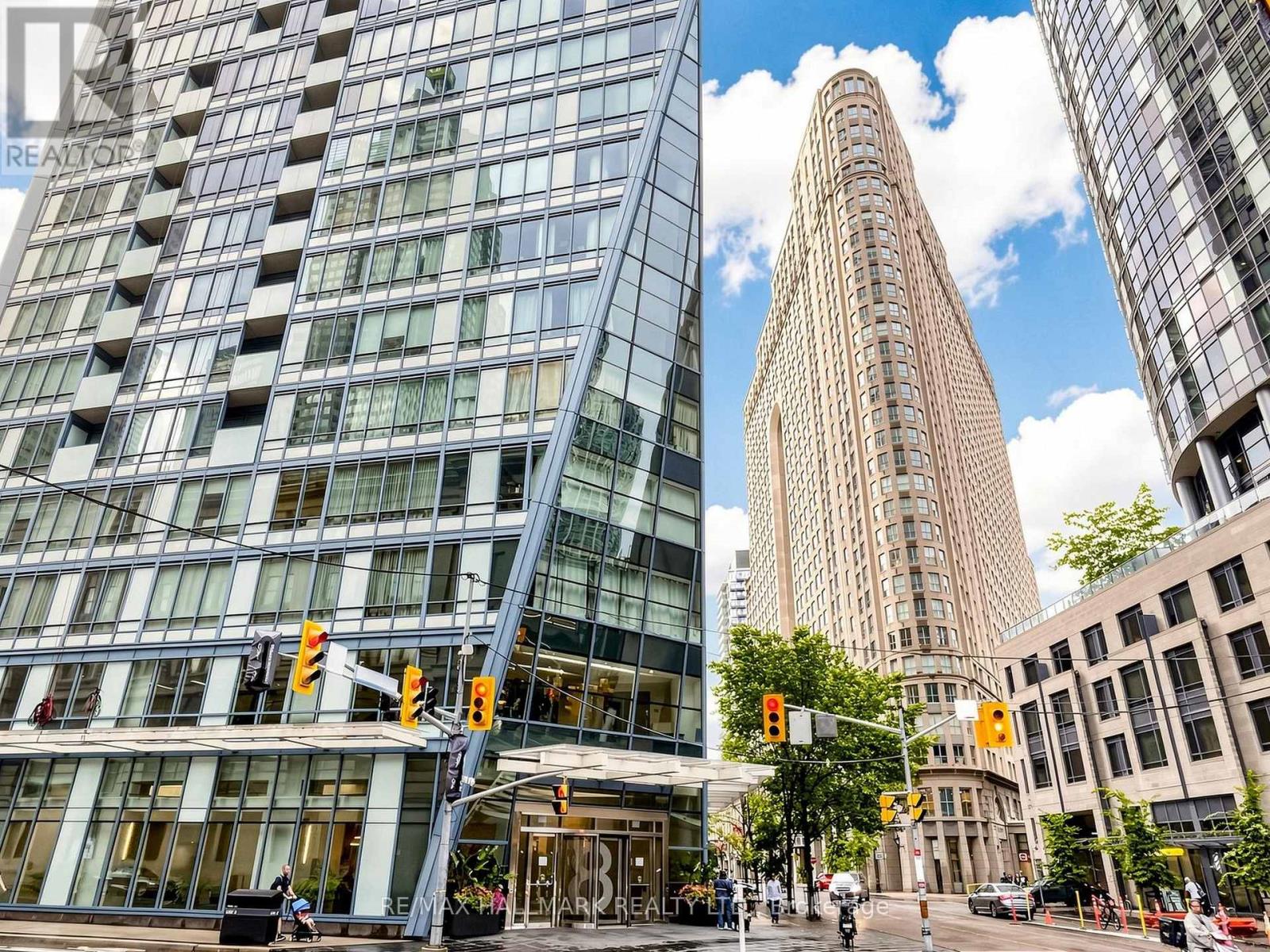 2711 - 8 The Esplanade Avenue, Toronto, Ontario  M5E 0A6 - Photo 3 - C13689380