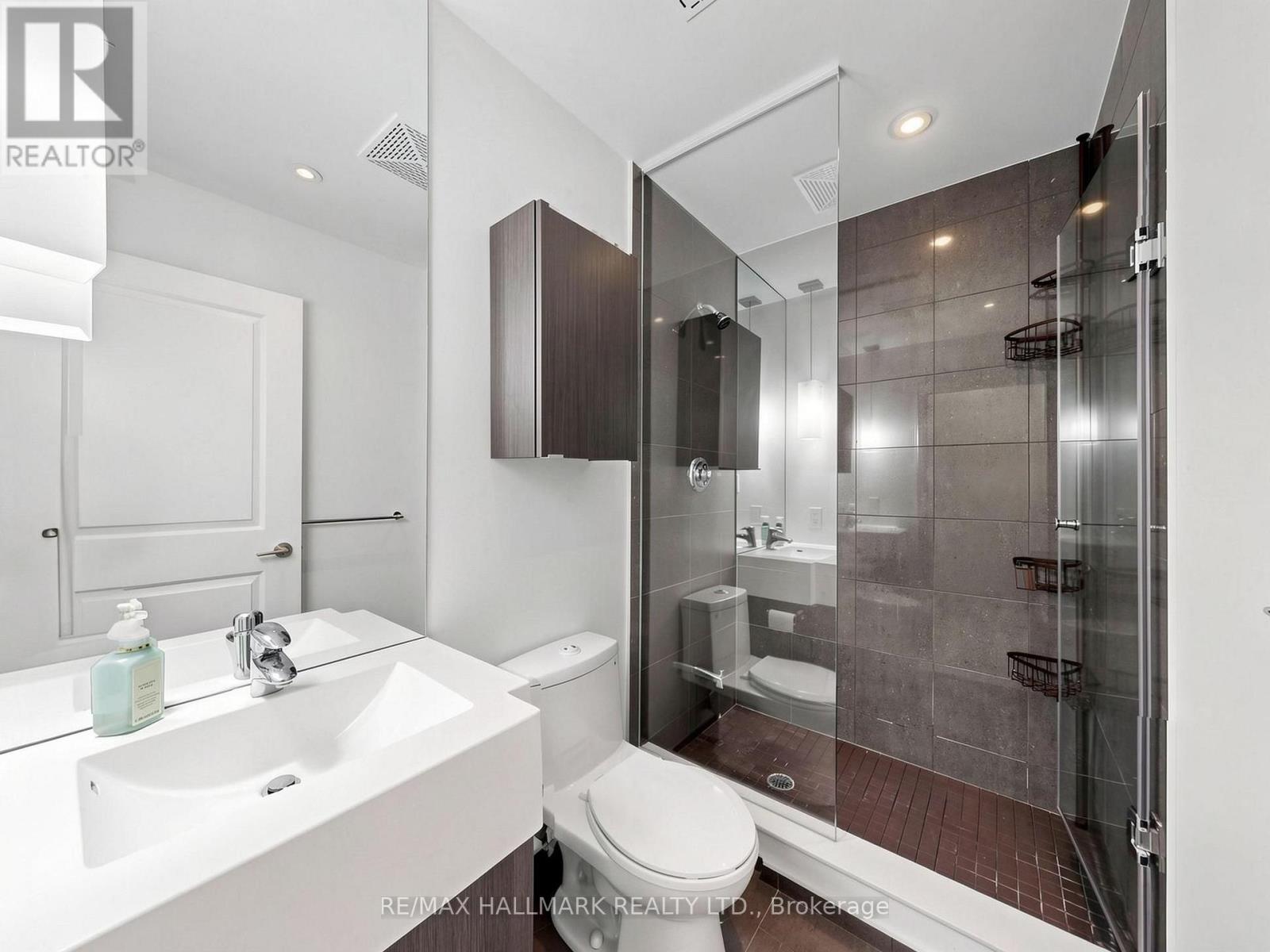 2711 - 8 The Esplanade Avenue, Toronto, Ontario  M5E 0A6 - Photo 32 - C13689380