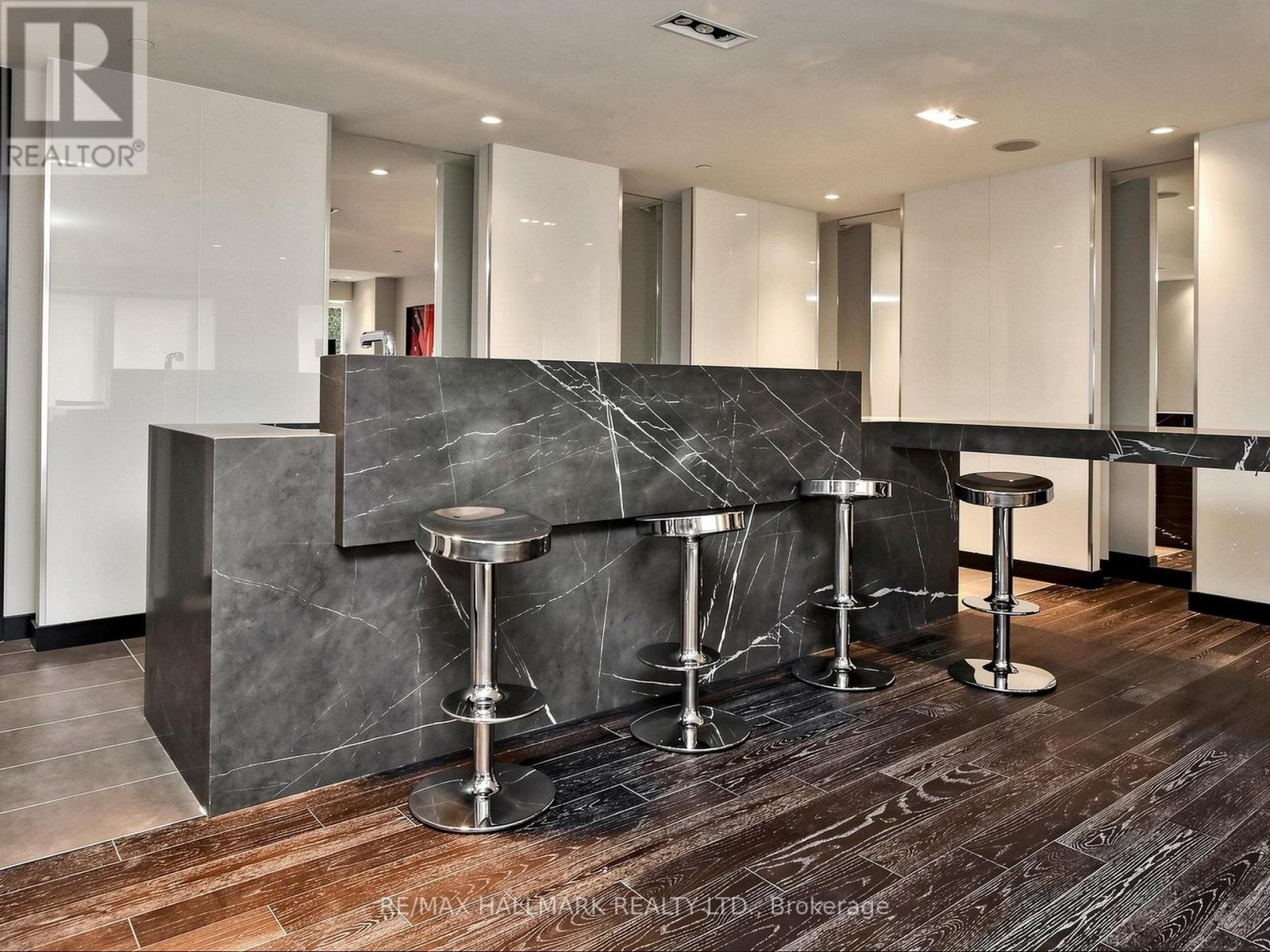 2711 - 8 The Esplanade Avenue, Toronto, Ontario  M5E 0A6 - Photo 36 - C13689380