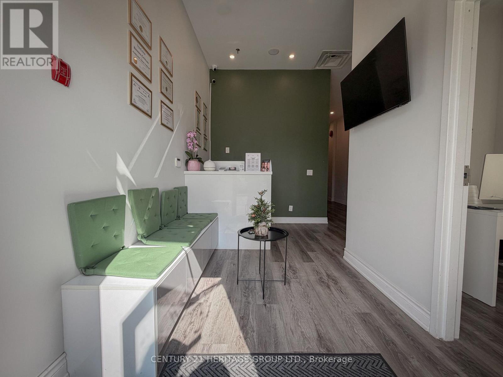 208 - 9737 Yonge Street, Richmond Hill, Ontario  L4C 8S7 - Photo 2 - N13689402