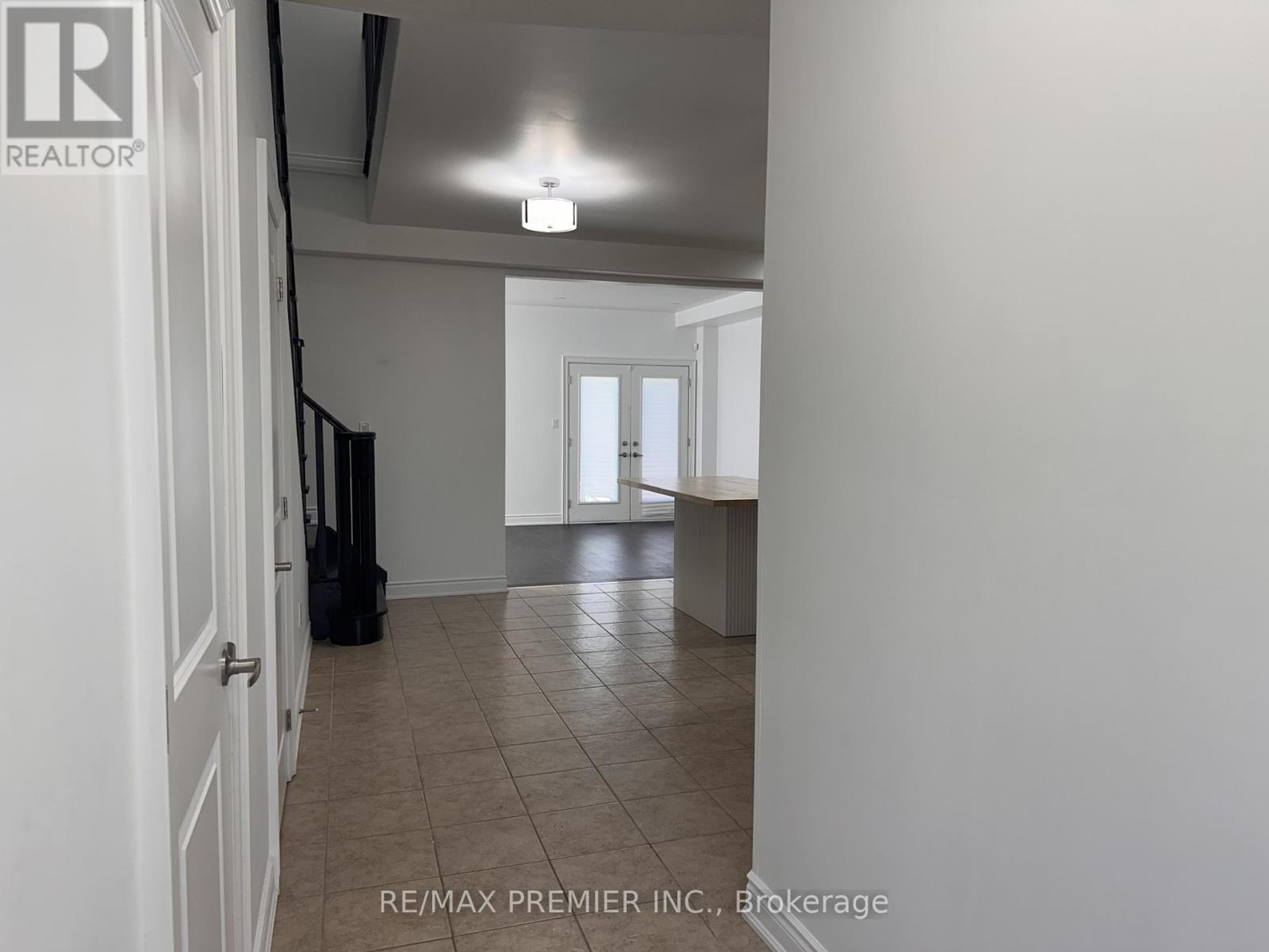 201 Alva Street, Barrie (Ardagh), Ontario  L4N 3V3 - Photo 2 - S13689464
