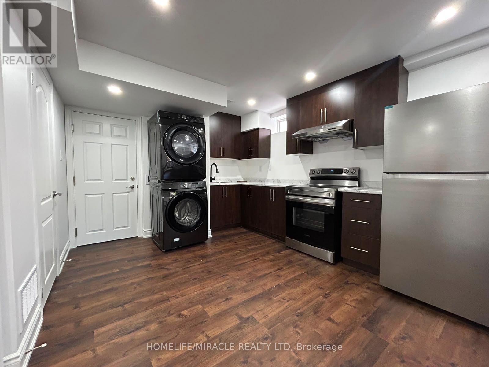 28 Meadowglen Boulevard, Halton Hills, Ontario L7G 0B7 - Photo 2 - W13557680