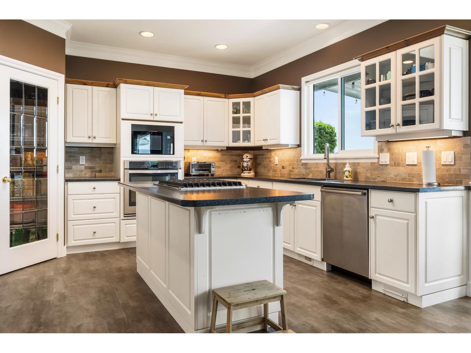 35705 Hawksview Place, Abbotsford, British Columbia  V3G 2Y1 - Photo 12 - R3156873