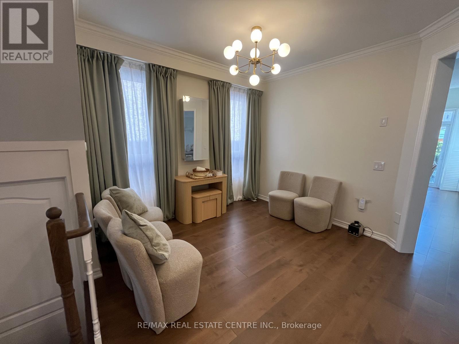 3570 Fountain Park Avenue, Mississauga, Ontario  L5M 7G1 - Photo 12 - W13689424