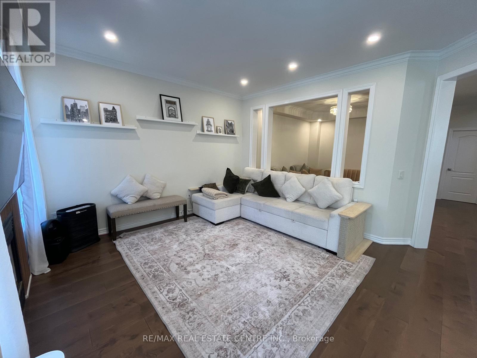 3570 Fountain Park Avenue, Mississauga, Ontario  L5M 7G1 - Photo 16 - W13689424