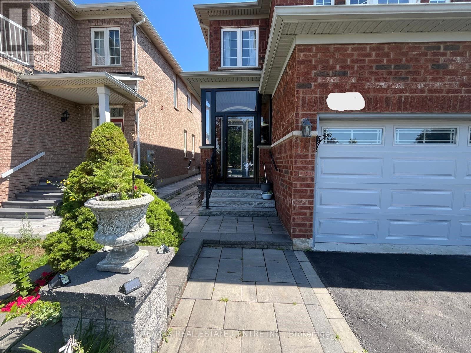 3570 Fountain Park Avenue, Mississauga, Ontario  L5M 7G1 - Photo 3 - W13689424
