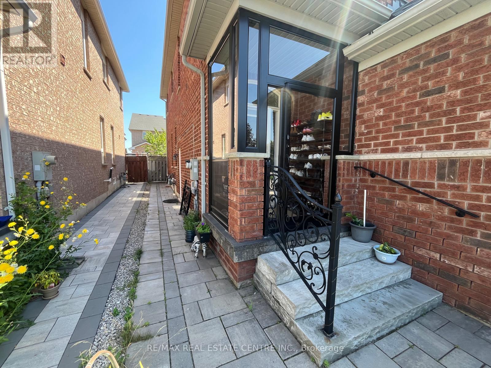 3570 Fountain Park Avenue, Mississauga, Ontario  L5M 7G1 - Photo 4 - W13689424