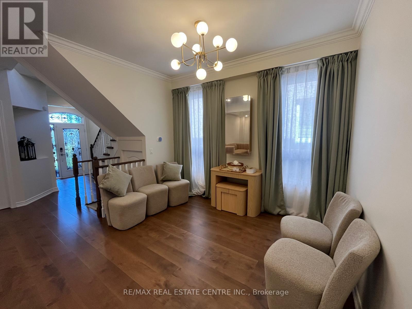 3570 Fountain Park Avenue, Mississauga, Ontario  L5M 7G1 - Photo 9 - W13689424