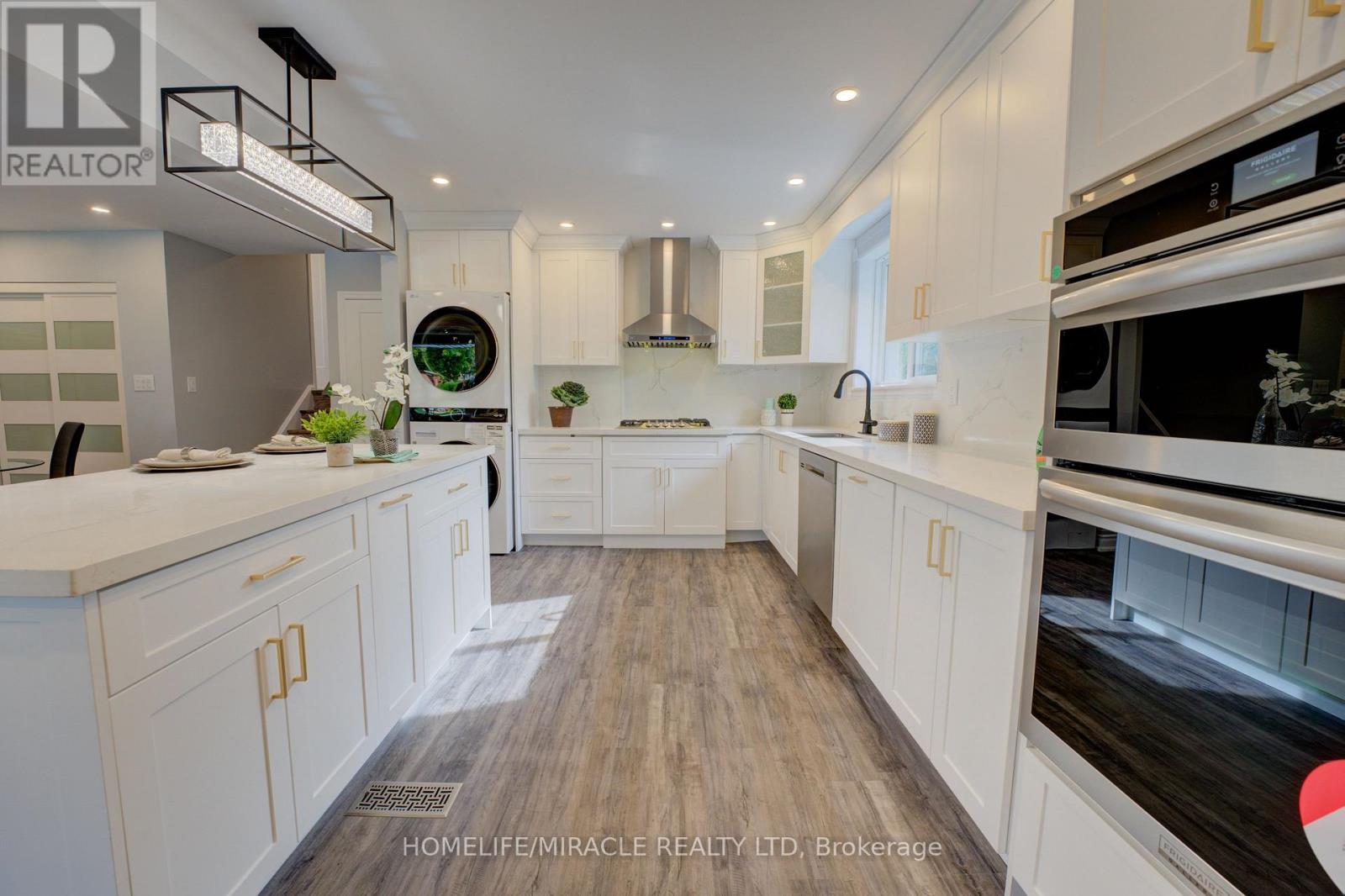 85 Silverstone Drive, Toronto, Ontario  M9V 3G4 - Photo 11 - W13689426