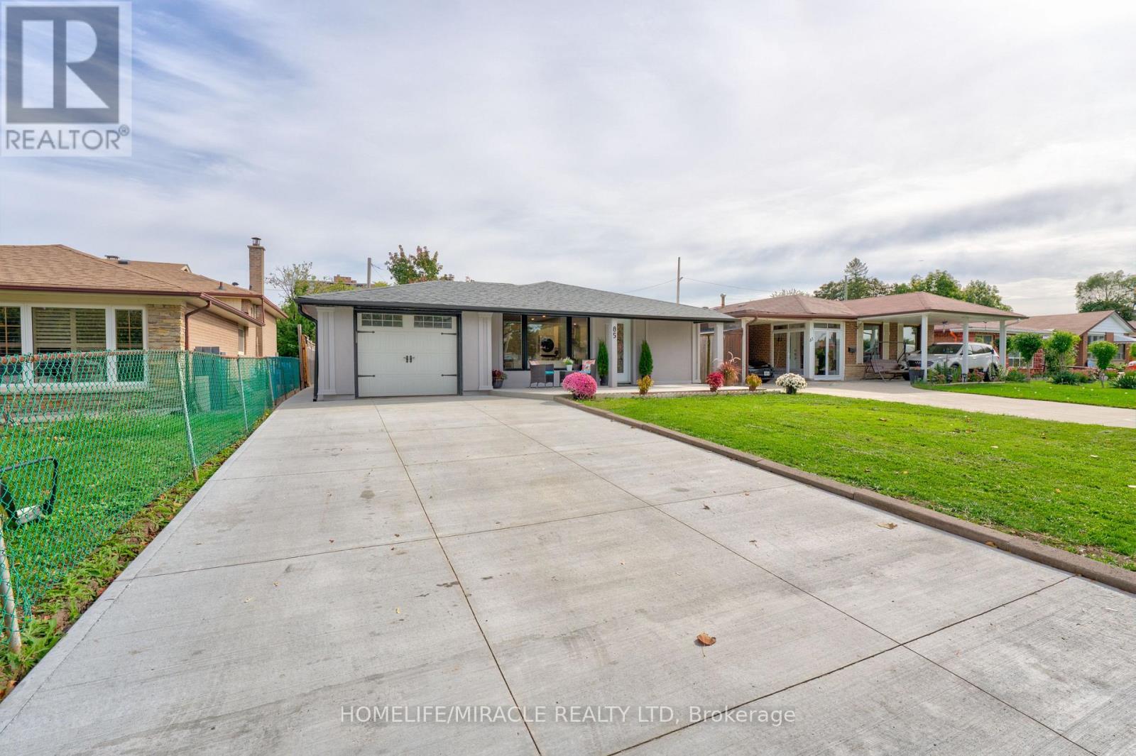 85 Silverstone Drive, Toronto, Ontario  M9V 3G4 - Photo 2 - W13689426