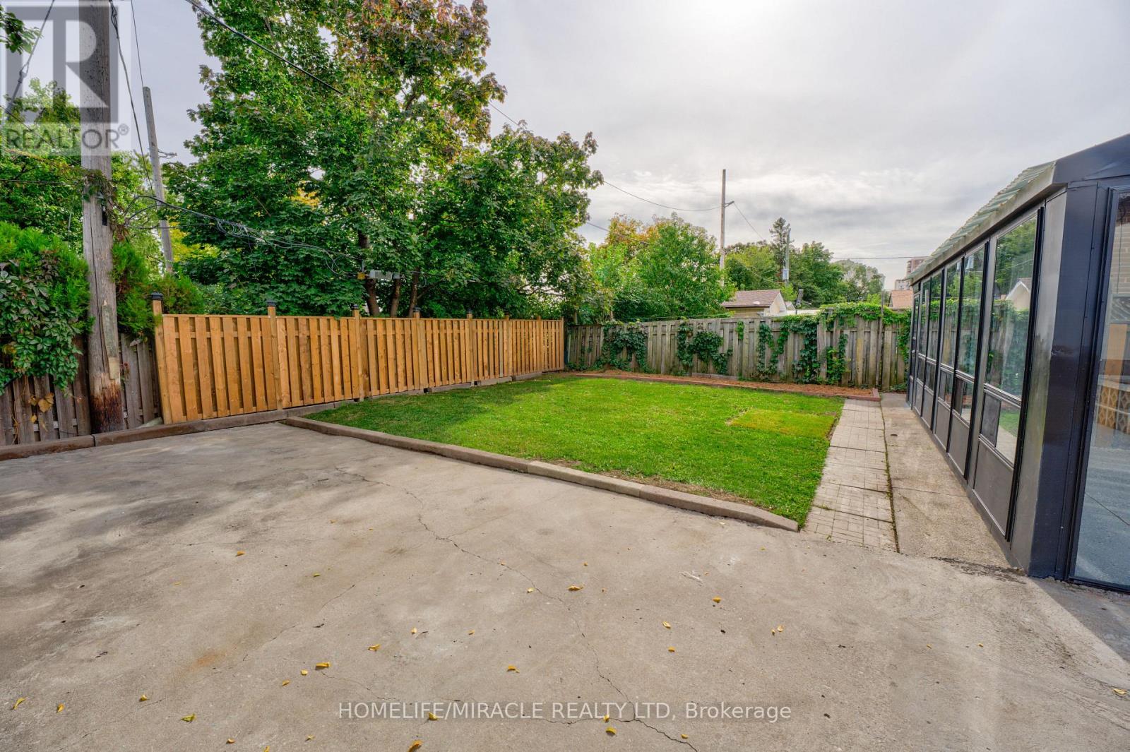 85 Silverstone Drive, Toronto, Ontario  M9V 3G4 - Photo 39 - W13689426