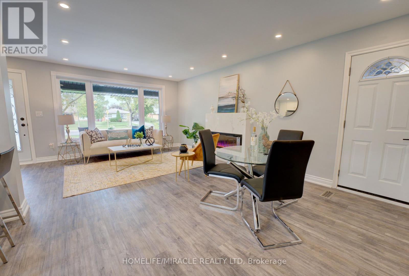 85 Silverstone Drive, Toronto, Ontario  M9V 3G4 - Photo 5 - W13689426
