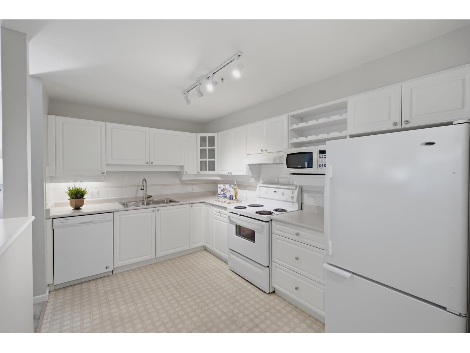 113 1588 Best Street, White Rock, British Columbia  V4B 4G1 - Photo 11 - R3156820