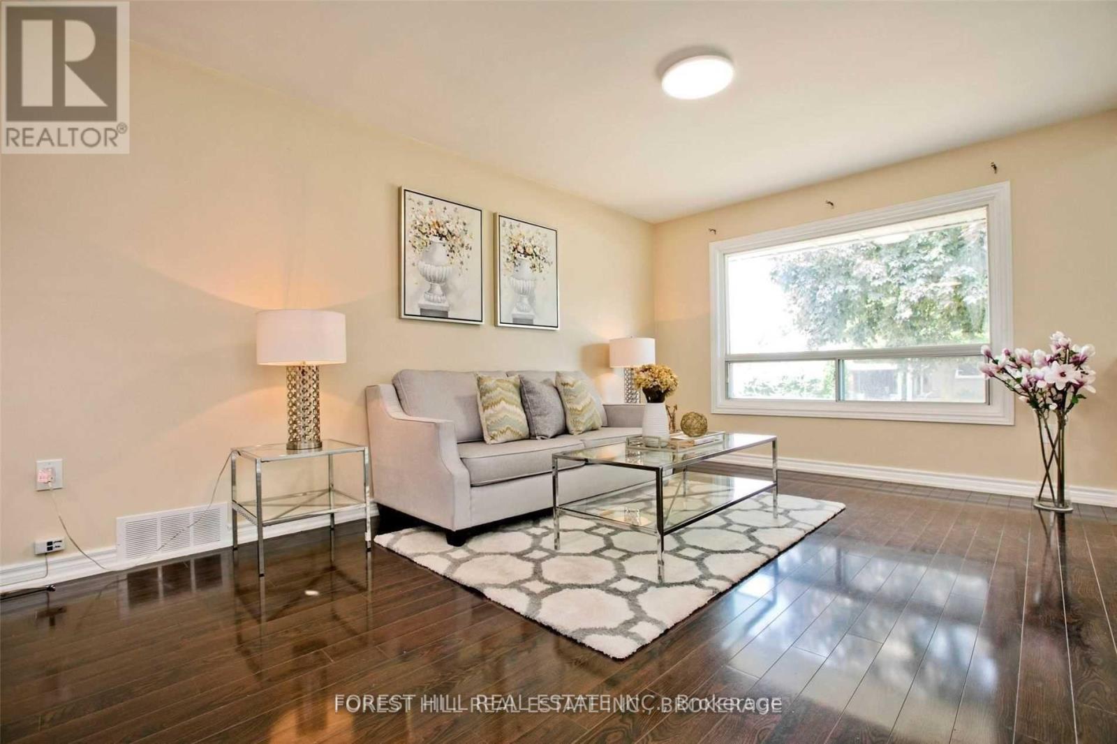 25 Joanna Drive, Toronto, Ontario  M1R 4H9 - Photo 4 - E13689500